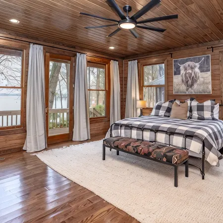 Lake Oconee Lake Front Cabin+Private Dock+Fire Pit+Fireplace+Amazing Views!