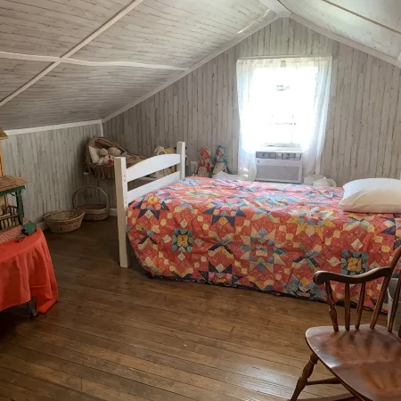 Authentic 100 Year Old Farmhouse, Farm setting in the  foothills of the Smokies
