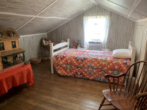 Authentic 100 Year Old Farmhouse, Farm setting in the  foothills of the Smokies - 2-Star