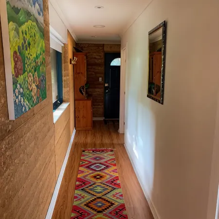 Cosy cottage on rural property 10 minutes from Kyneton's restaurants.