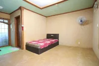 Baekmu Mountain Villa Red Clay Pension - مبيت وإفطار