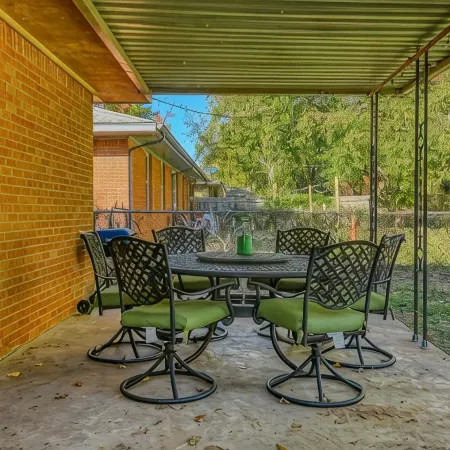 Vintage home in heart of OU country--uniquely decorated OK themed home--ATT wifi