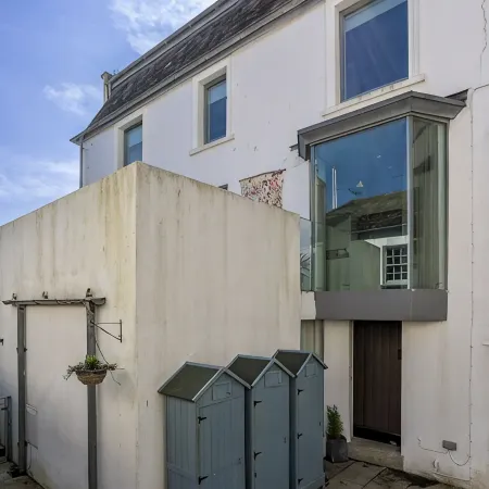 The Glass House, Fowey Luxury, parking & mooring