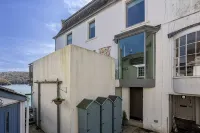 The Glass House, Fowey Luxury, parking & mooring - 4 tähden
