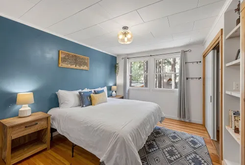 Perfect location! Cabin w/ hot tub- walk to beach, golf & trails - Chalets