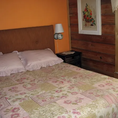 Quaint, peaceful, & creekside! Alarka Peaceful Creek Cabin - Bryson City