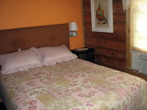 Quaint, peaceful, & creekside!  Alarka Peaceful Creek Cabin - Bryson City - Balcony