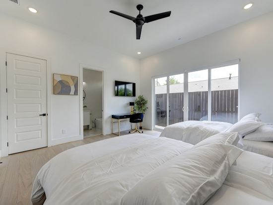 Luxury World Cup Stay. Rooftop Views • Elevator • Galleria • VIP Smart Home
