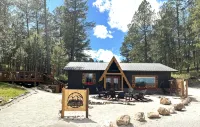 2 King beds, huge deck at a picturesque chalet - Hytter