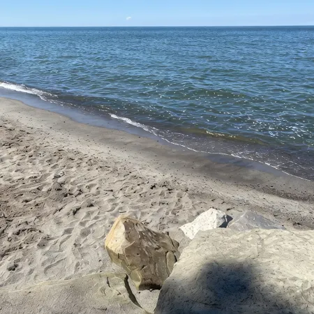 Cozy cottage with lake view! 20 min from Cedar Point, Kalahari, & Sports Force!