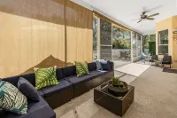 5 bedrm Paradise w/ your own POOL + LAZY RIVER - 4 stjerner