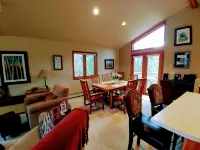 Beautiful Mountain views, 5 ski areas, Nat'l forest hiking, biking, lakes. - Feriehus