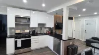 Contemporary 3 bedroom apartment on the first floor overlooking the Salmon River - 4-stjärniga
