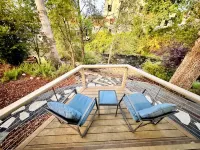 The Shamrock Creekside Cottage- ONE BLOCK FROM DOWNTOWN & on the CREEK! - Wifi