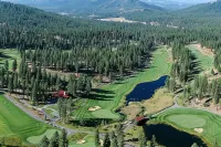 Rocky Cliff Retreat at Davis Lake - シャレー