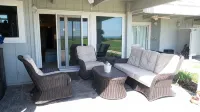Pristine Oceanfront Surf Villa Condo in Sawgrass - Boutique