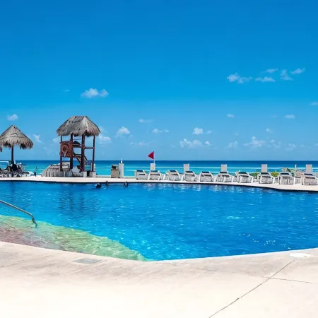 Oceanfront 2Br Villa for 6 -  3 Bathrooms - Walk to la Isla & Beach