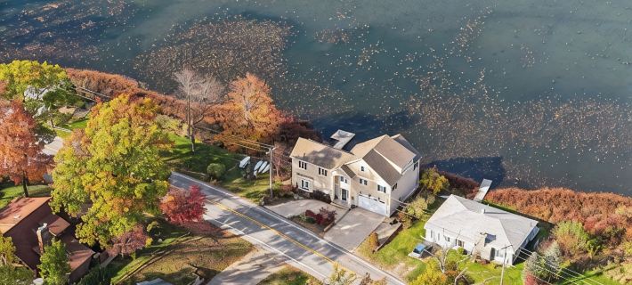 Luxury lakefront escape near Gun Lake Hotels in Barry County