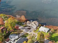 Luxury lakefront escape near Gun Lake - Balcony