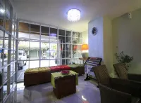 Sky Hotel Jogja - 3 ดาว