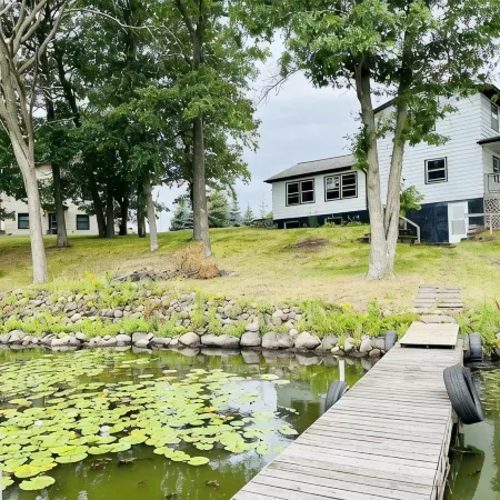 Spacious Lake home. Great for family/friends  getaway.  sleeps 10
