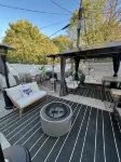 Cozy Oasis Mins to NYC Private Backyard Fireplace Grill  Firepit - Bathtub