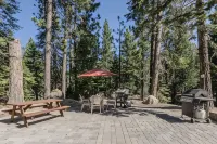 Walk to Village/Gondola, 1BR + Private Bunk Area - 4-Sterne