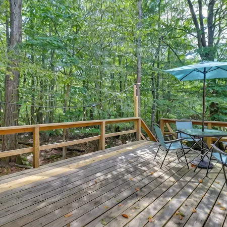 Poconos Cabin Serene Deck, Fire Pit and Game Room