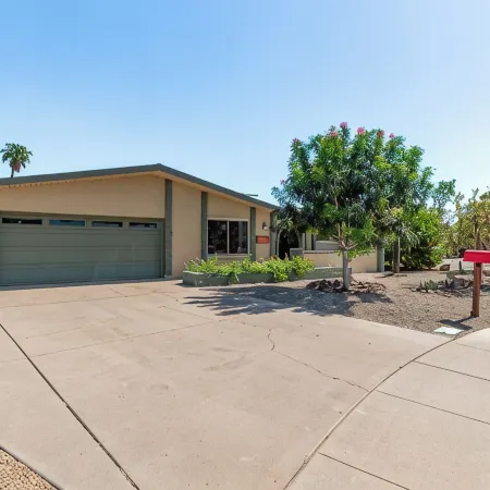 Unique 4-Bed, 3-Bath House with Pool, Hot Tub, Arcade and Hi-Spd Wifi