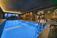 Maxmilian Lifestyle Resort - Wifi