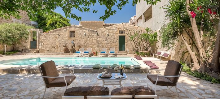 Villa for 12/14 people garden, pool, bbq, 100 meters from the sea, A / C, wi-fi Hotels in Scicli