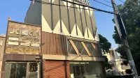 Qotel Hotel Rajouri Garden Các khách sạn gần Adventure Island