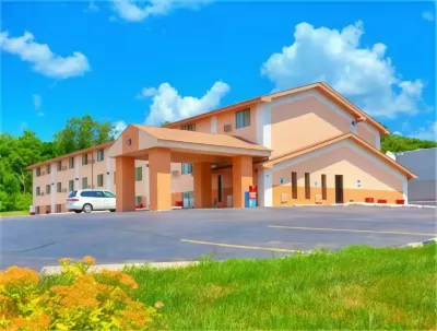 Super 8 by Wyndham Sioux City/Morningside Area Hotels near Riverzedge Church