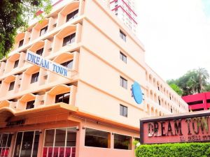 DT Hotel Pratunam or (Dream Town Hotel) - โรงแรม ดีที ประตูน้ำ