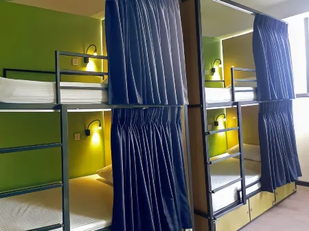 Miracle Colombo City Hostel Отели рядом с достопримечательностью «Парк Вихарамахадеви»