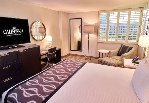 3. 캘리포니아 호텔..