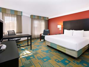 La Quinta Inn & Suites by Wyndham Dallas DFW Airport North