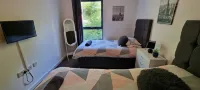 360 Serviced Accommodations - Brentwood 2 Bedroom Executive Apartment with Secure Parking Hotels near Braxted Park Estate