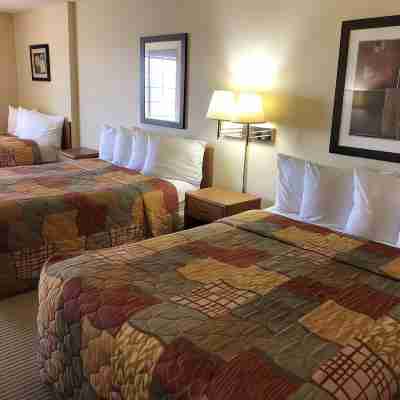 Days Inn by Wyndham Iron Mountain Rooms