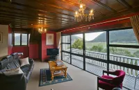 Oak Lodge Hotel a Coal Creek