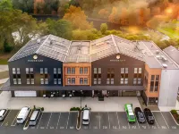 Hidden Lake Hotel & Apartments Hotels near Cambridge