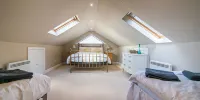 Super Spacious Barn Conversion with Free Wifi, Netflix Fireplace - 房屋，2间卧室，可访问的露台
