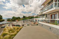 Trizonia Bay Hotel