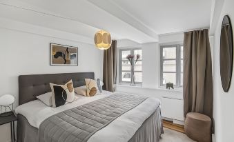 Sanders Regent - Smart Two-Bedroom Apartment Near Central Square