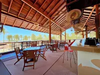 Borneo Beach & Mangrove Resort فنادق في تواران