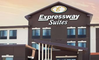 Grand Forks Lodge and Suites - Housity