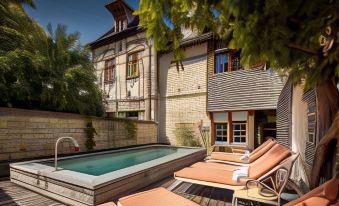 La Maison de Rhodes  le Champ des Oiseaux