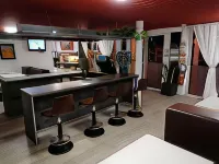 Brit Hotel Essentiel Albi Parc des Expos - bar