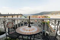 Motel Mayfair on Cavell - Mountain view