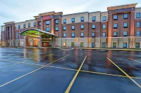 Hampton Inn & Suites Detroit-Canton Hotel berhampiran Walmart Garden Center